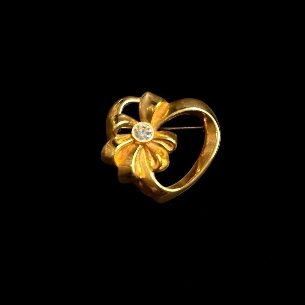 Avon Vintage Heart Gold Tone Ribbon with Clear Rhinestone Accent Brooch Pin